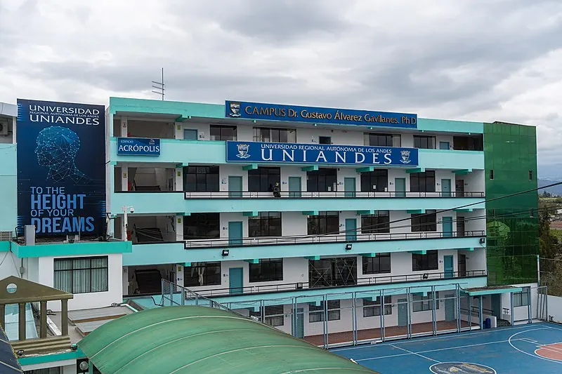 Carreras de UNIANDES en Ecuador: cómo consultar la oferta